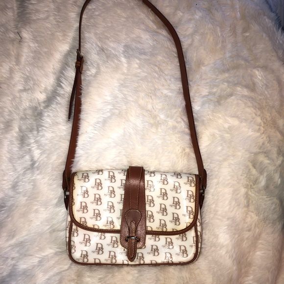 Dooney & Bourke Handbags - Dooney and Bourke medium cross-body
